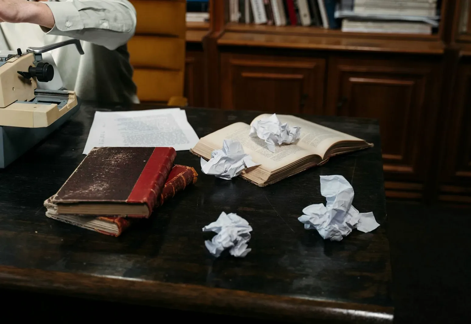 An open wellness ebook on a wooden desk beside a typewriter